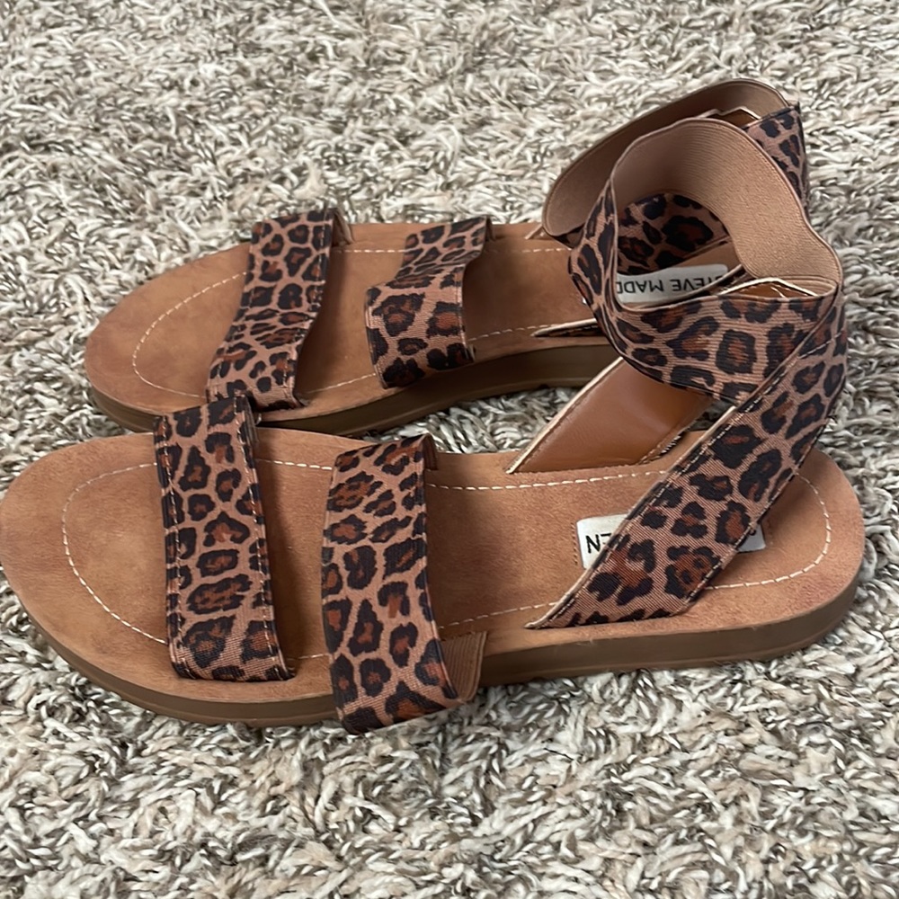 Steve Madden Leopard Print Brown Ankle Strap Sandals - Picture 2 of 3